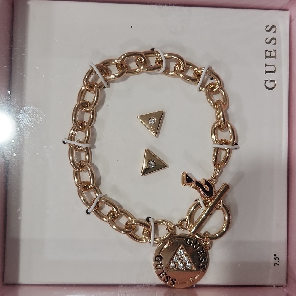 💛▪️Guess▪️Gold Bracelet and Earring Set in a pink Guess gift box